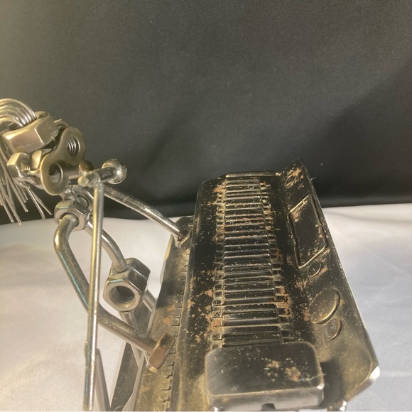 Nuts & Bolts Metal Art Sculpture - Keyboardist Musician Playing Dual Keyboards - Picture 8 of 16